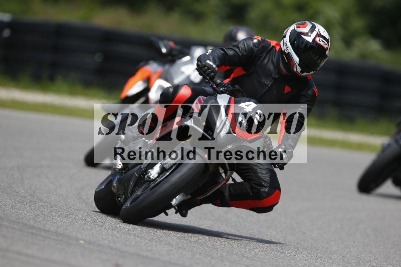 /Archiv-2024/29 12.06.2024 MOTO.CH Track Day ADR/Gruppe blau/42